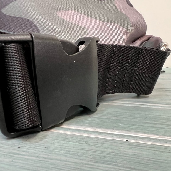 Rebecca Minkoff Camo Chest / Fanny Pack NWOT - Picture 7 of 14
